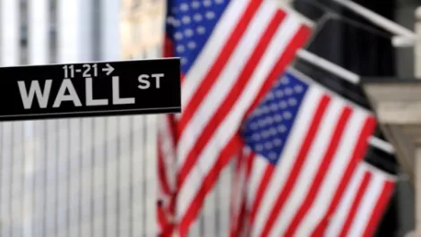 Apple iPhone invites boosts Wall Street