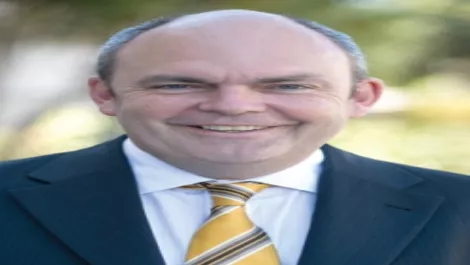 Minister threatens regulation over 111 calls