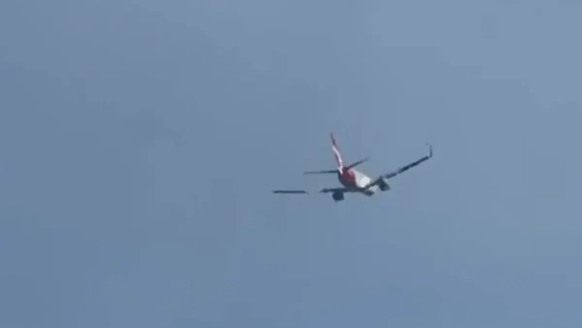 Qantas passengers on Sydney-bound flight recount panic after seeing flames spit from engine
